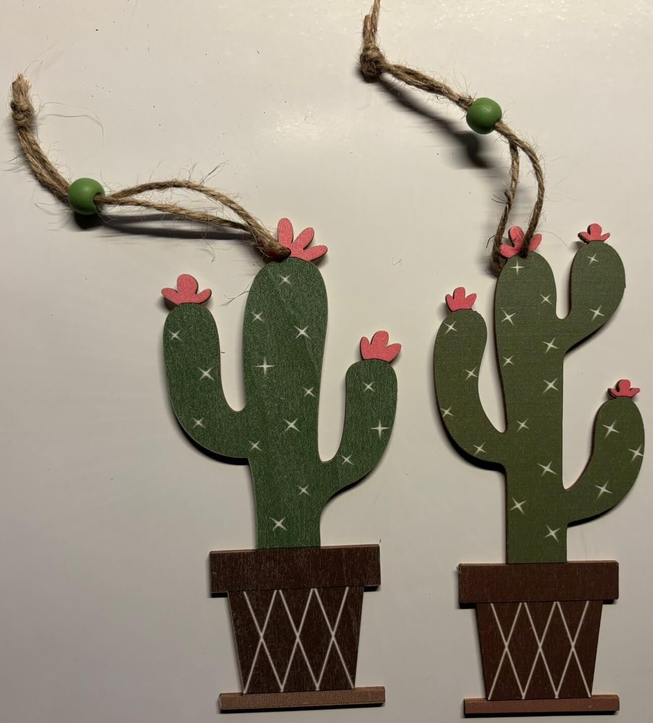 Houten cactusjes